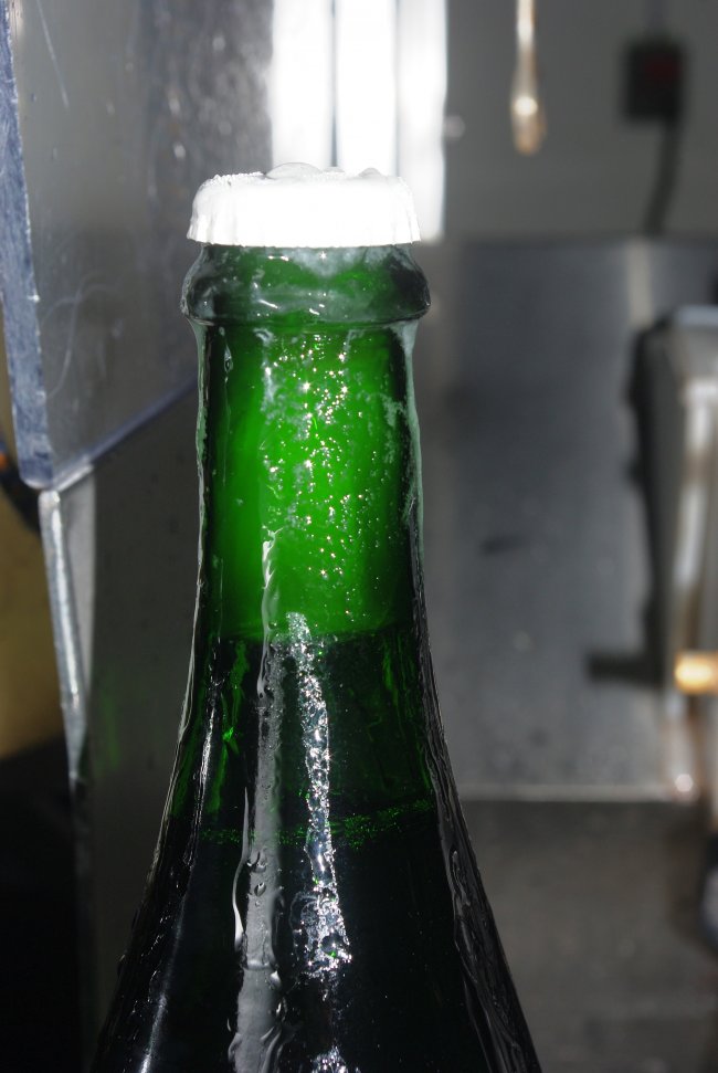 Champagne Emilien FRESNE - Conglation du col de la bouteille
